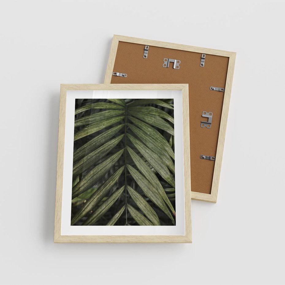Plakat w ramie 40x50 - W Liściach Ukryte - zdjęcie, fotografia - rama drewno
