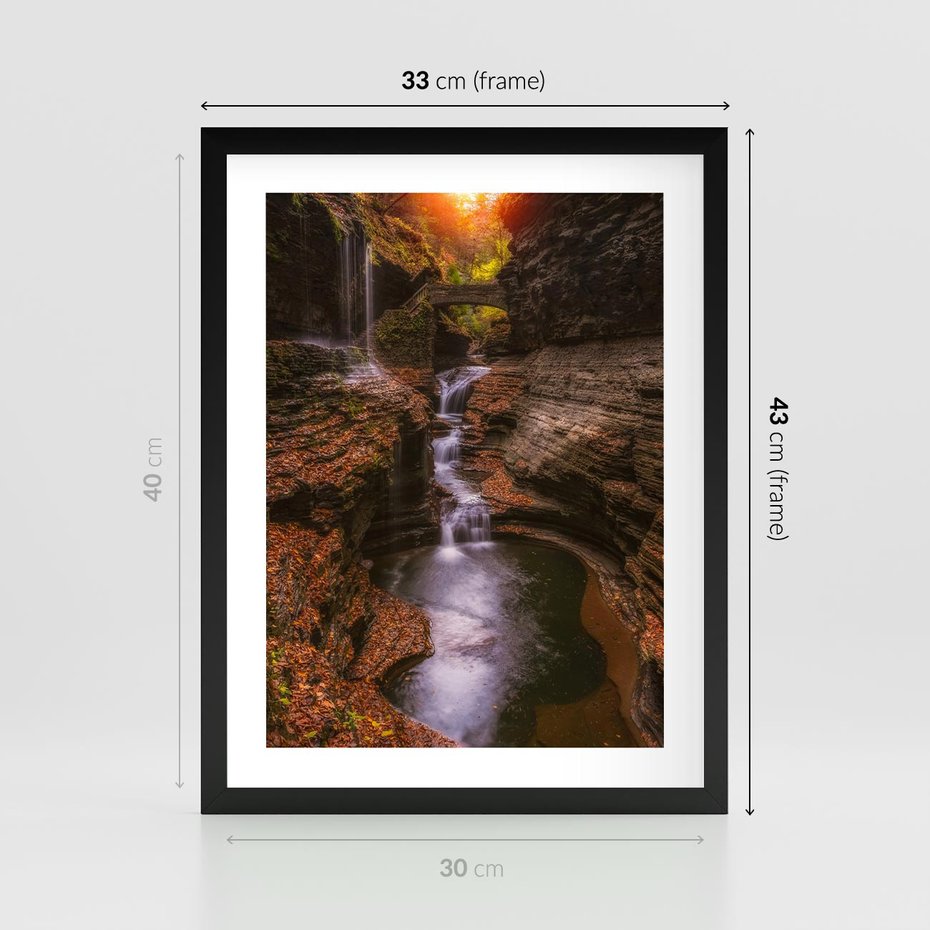 Plakat w ramie 30x40 - Barwna Harmonia - strumień, las - rama czarna