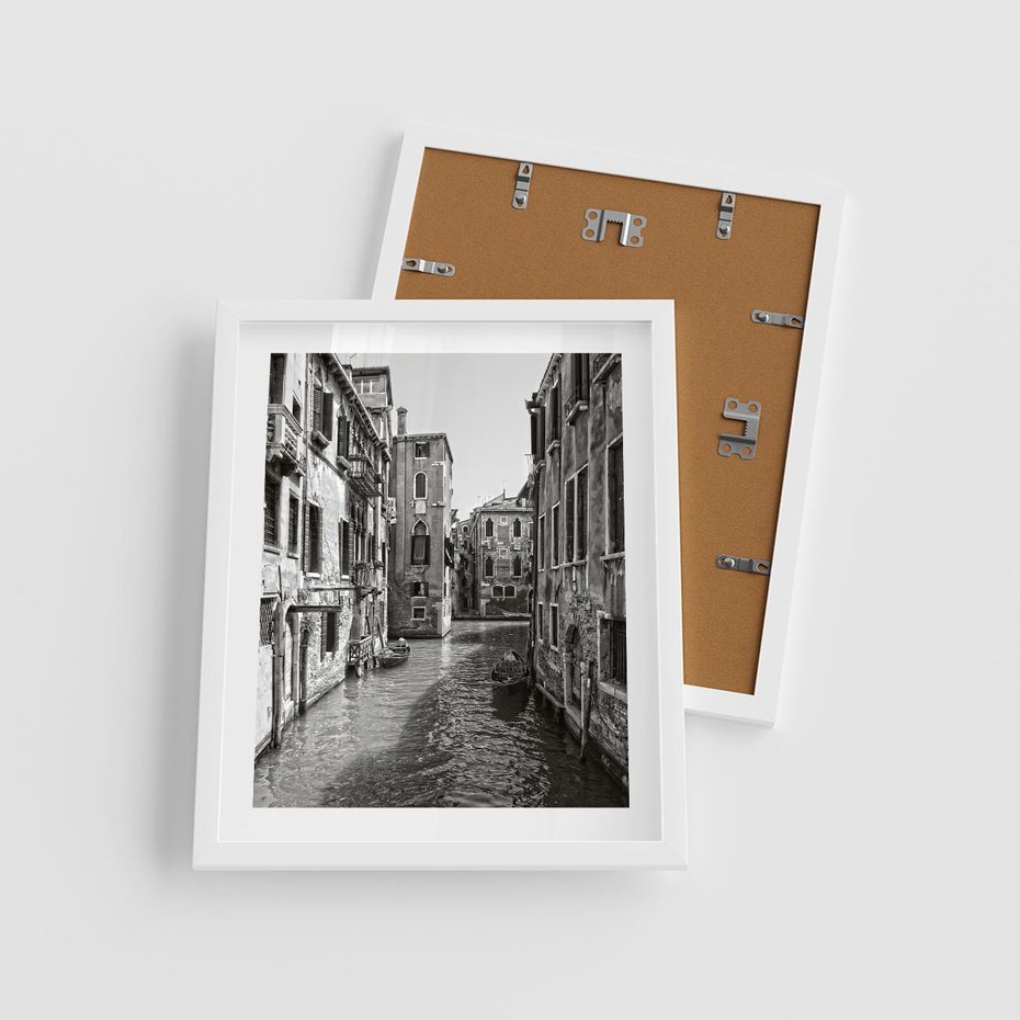 Plakat w ramie 40x50 - Weneckie Kanały - czarno białe zdjęcie, wenecja - rama biała