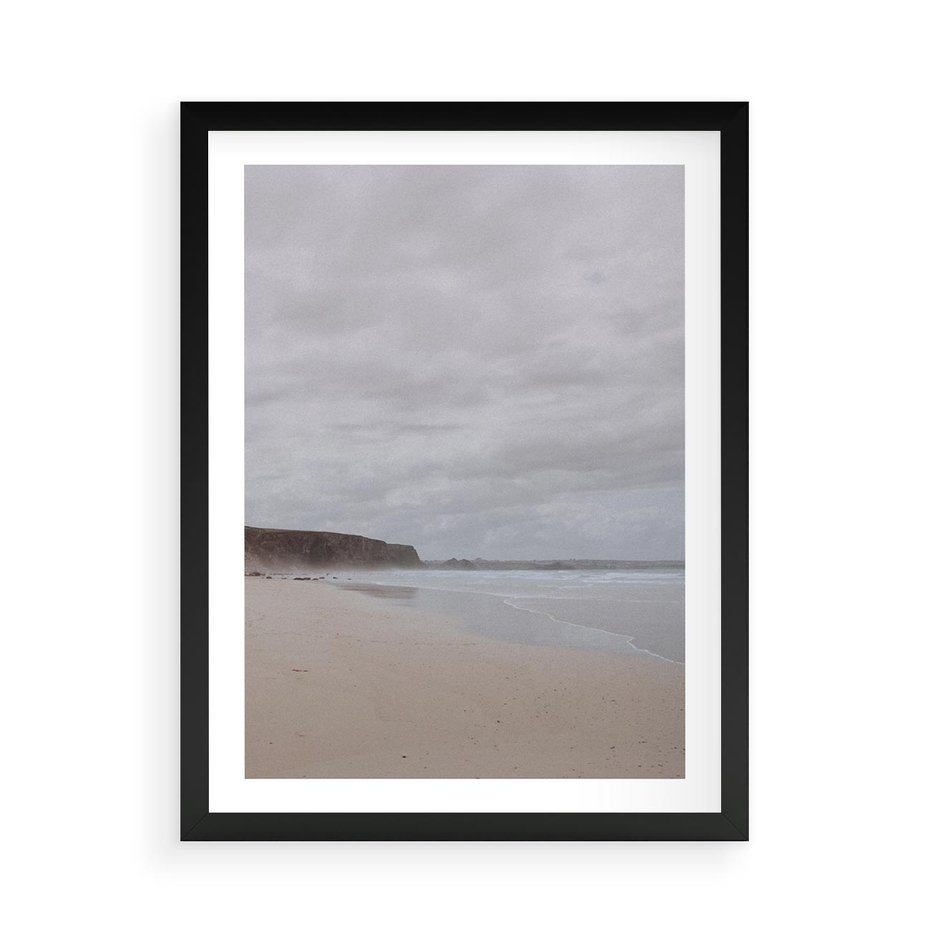 Plakat w ramie 50x70 - Mglista plaża - plaża, mgła - rama czarna