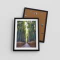 Plakat w ramie 30x40 - Urokliwa dróżka w lesie - las, dróżka - rama czarna