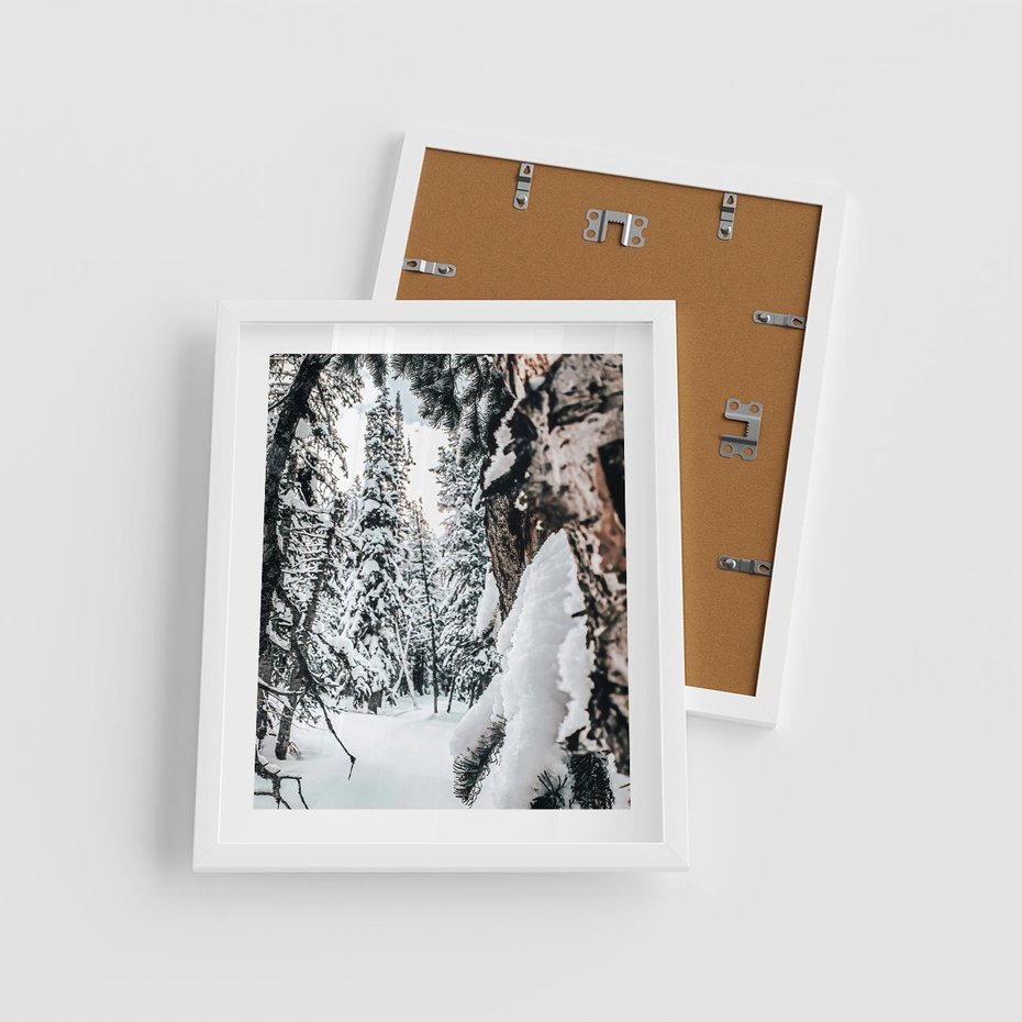 Plakat w ramie 40x50 - Drzewa pod Śniegiem - zima las, drzewa pod śniegiem - rama biała