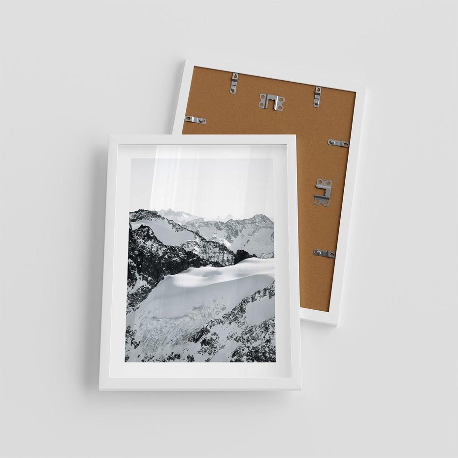 Plakat w ramie 30x40 - Biały Zimowy Pejzaż - góry w zimie, ośnieżone wysokie szczyty - rama biała