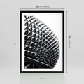 Plakat w ramie 50x70 - Nowoczesność w Czerni i Bieli: Architektoniczna Piękność - nowoczesna architektura, black and white - rama czarna