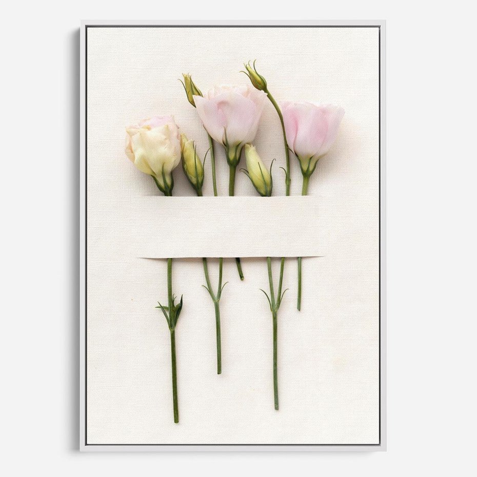 Obraz w ramie 80x120 - Białe kwiatowe uniesienia - białe, kwiaty - rama biała