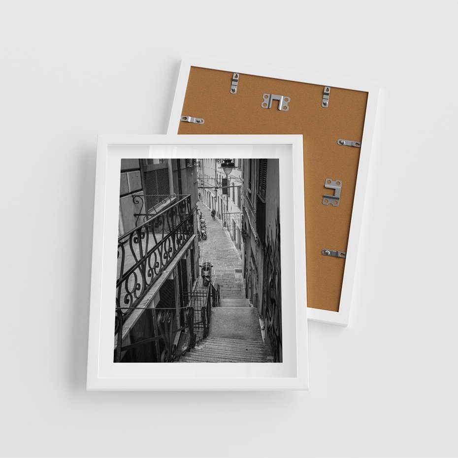 Plakat w ramie 40x50 - Magiczne spacery - uliczka, perspektywa - rama biała