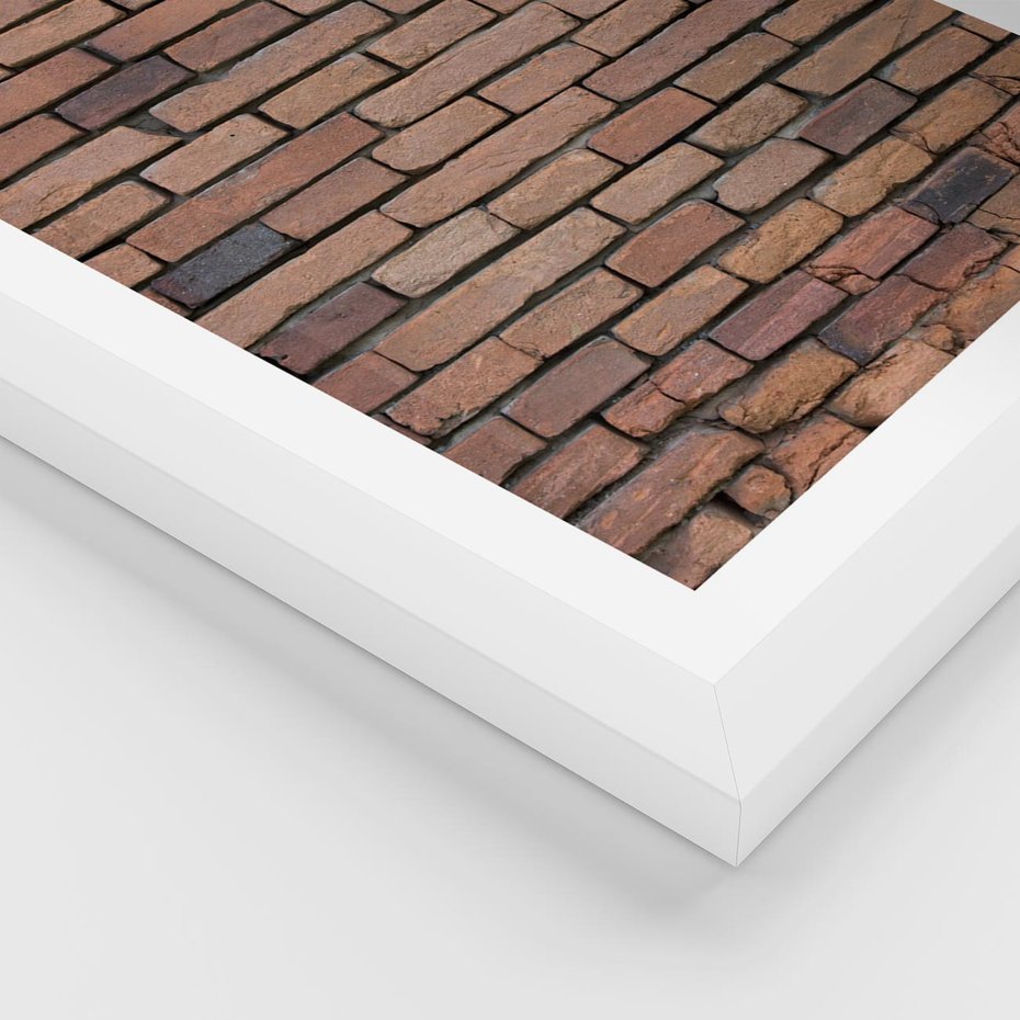 Plakat w ramie 40x50 - Mur cegieł: industrialny urok - cegły, mur - rama biała