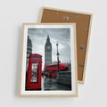 Plakat w ramie 50x70 - Uliczka z charakterystyczną budką w Londynie - Londyn, budka - rama drewno