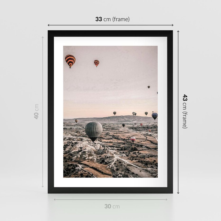Plakat w ramie 30x40 - Wolność w Powietrzu - balony latające nas pustynnym krajbrazem, balony do latania - rama czarna