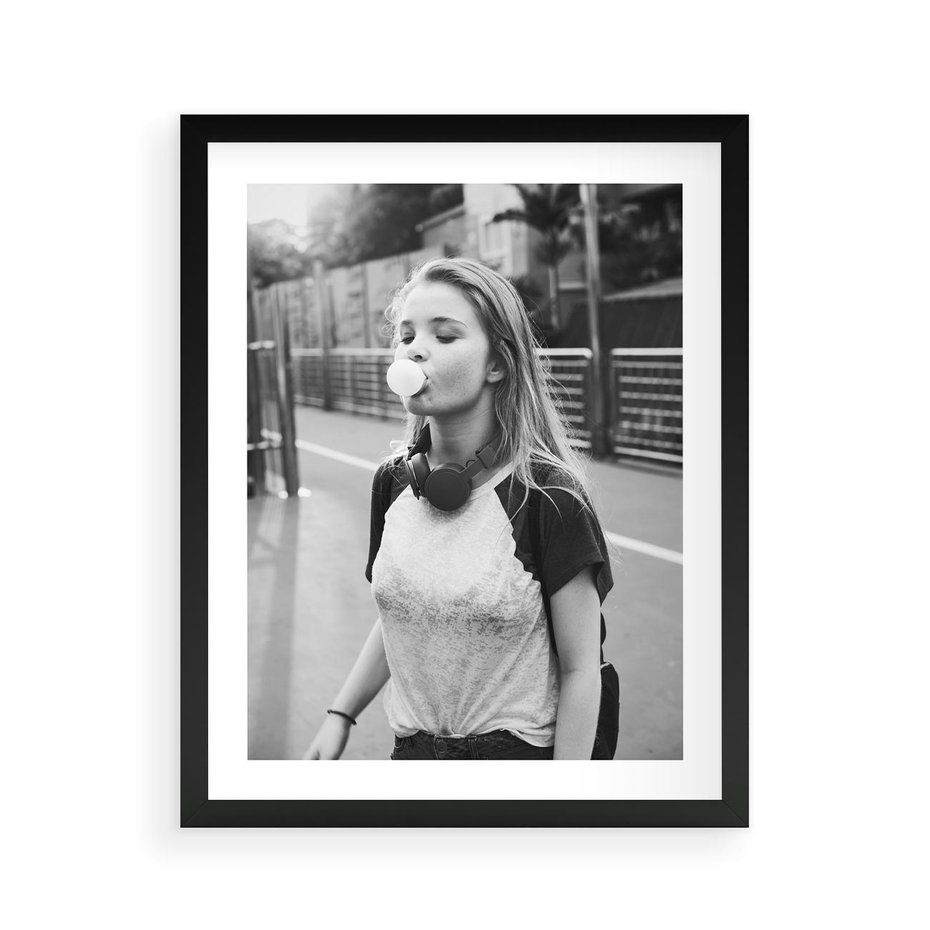 Plakat w ramie 40x50 - Letnia Młodość - nowoczesna fotografia, czarno biała - rama czarna
