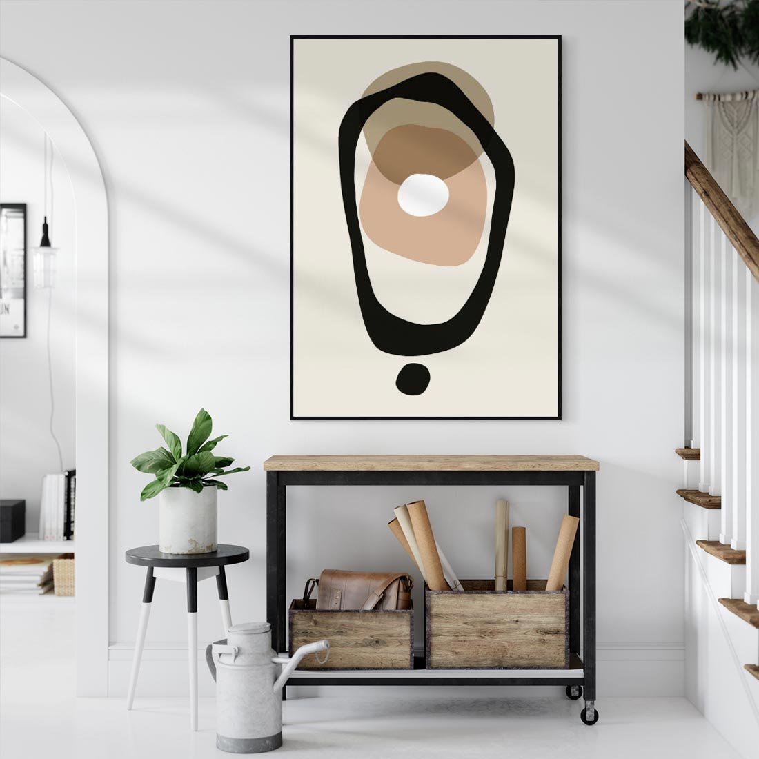 Obraz w ramie 70x100 - Intrygujące Zaskoczenia - beżowa abstrakcyjna kompozycja, czarny akcent - rama czarna