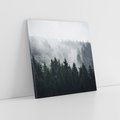 Obraz na płótnie 40x40 - Las w górach: mistyczna mgła - las, góry