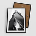 Plakat w ramie 50x70 - Falowany Wieżowiec na Fotografii - architektura, falowany wieżowiec - rama czarna