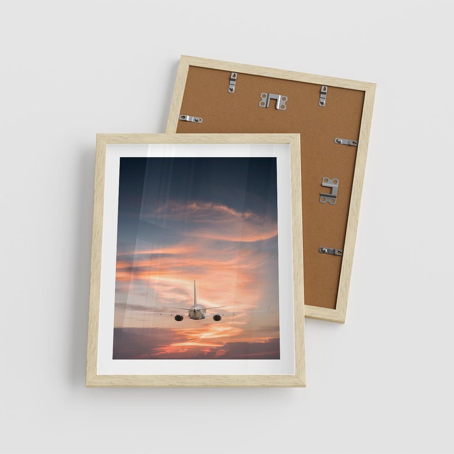 Plakat w ramie 40x50 - Podróż w Kierunku Słońca - samolot, samolot w powietrzu - rama drewno
