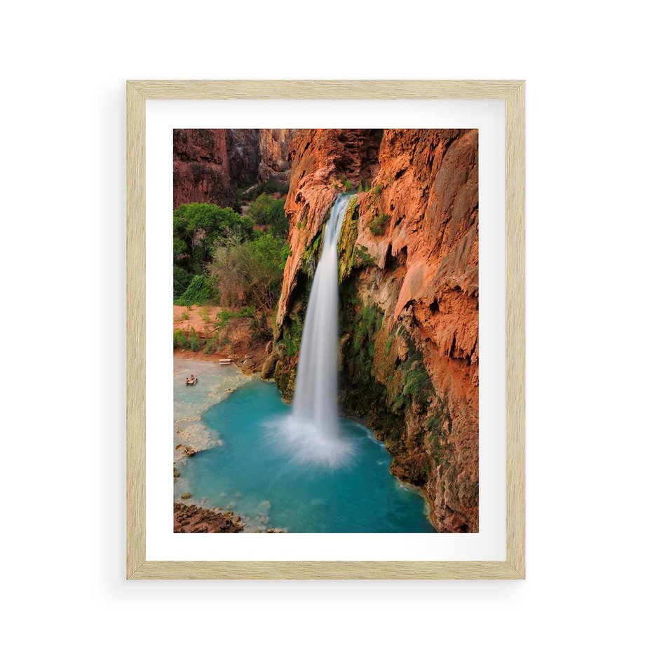 Plakat w ramie 40x50 - Wodospad wśród majestatycznych gór - wodospad, górski - rama drewno