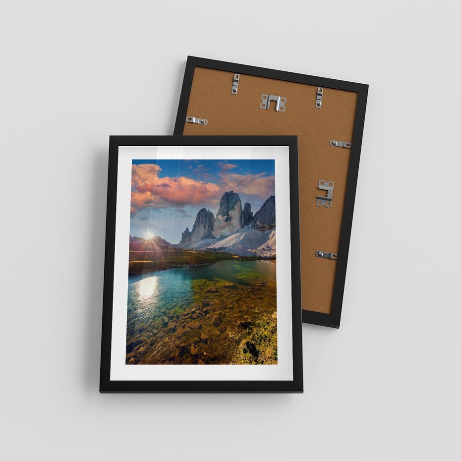 Plakat w ramie 30x40 - Jezioro wśród majestatycznych gór - jezioro, góry - rama czarna