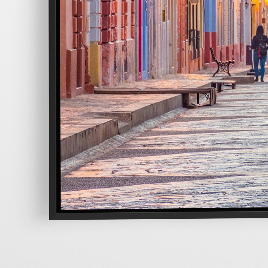 Obraz w ramie 70x100 - W stronę marzycielskich horyzontów - włoska uliczka, wieczór - rama czarna