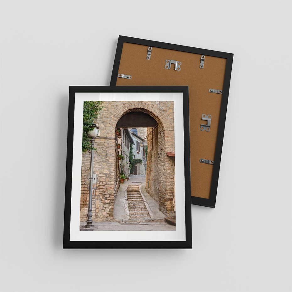 Plakat w ramie 30x40 - Klimatyczna Uliczka w Grecji - uliczka, Grecja - rama czarna