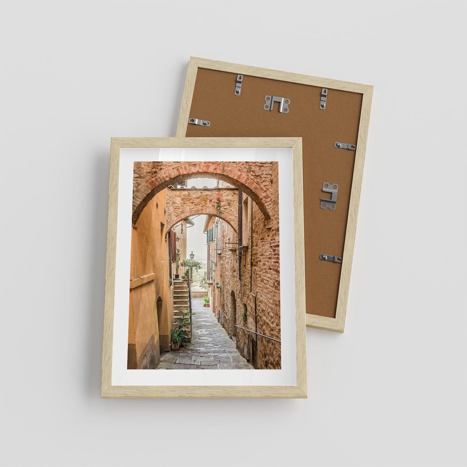 Plakat w ramie 30x40 - Magiczna podróż w głąb miasta - uliczka, perspektywa - rama drewno