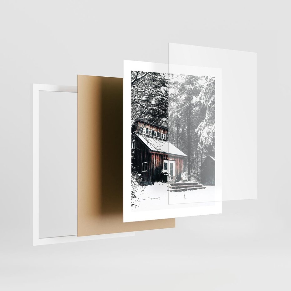 Plakat w ramie 40x50 - Zimowy Urok Drewnianego Domku - zima, drewniany domek - rama biała