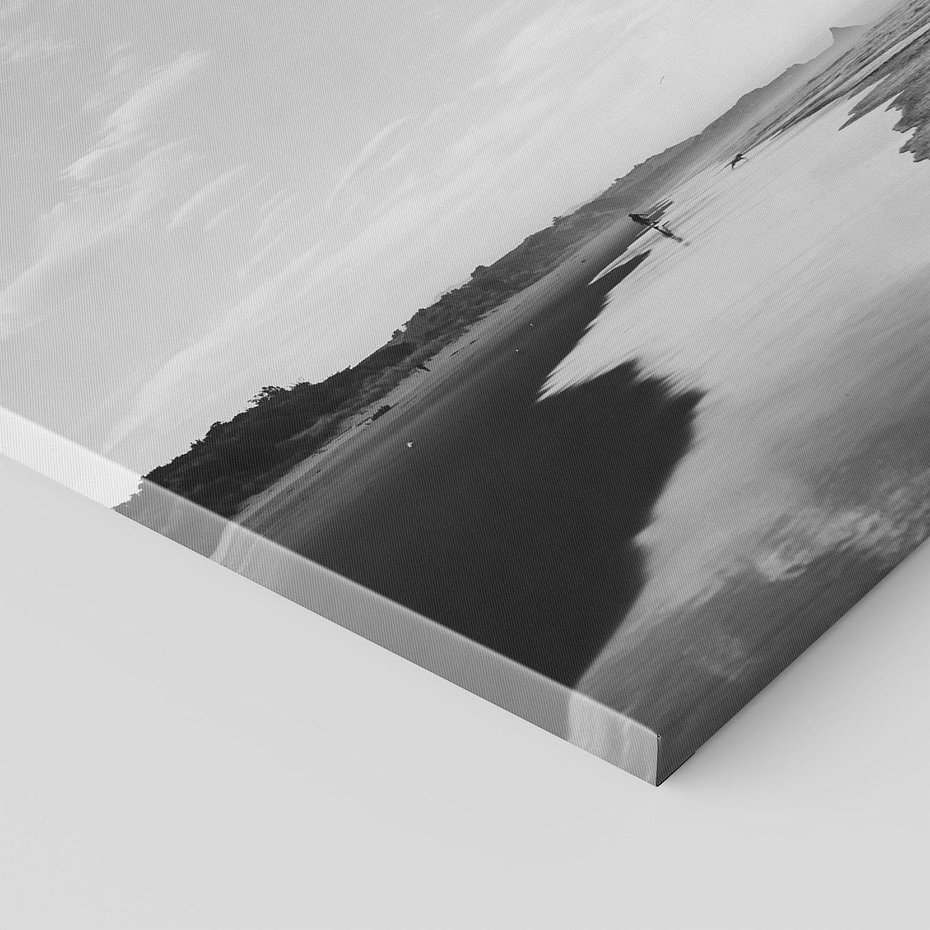 Obraz na płótnie 70x70 - Nadmorska Melodia - czarno białe zdjęcie, plaża