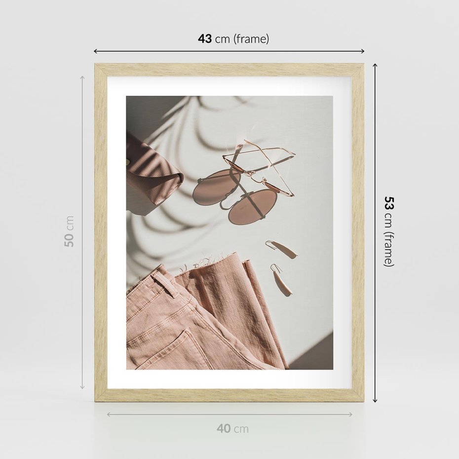 Plakat w ramie 40x50 - Urok Pudrowego Różu - zdjęcie, moda - rama drewno