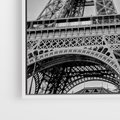 Obraz w ramie 80x120 - Zabawa w Paryżu - czarno białe zdjecie, wieża eiffla - rama biała
