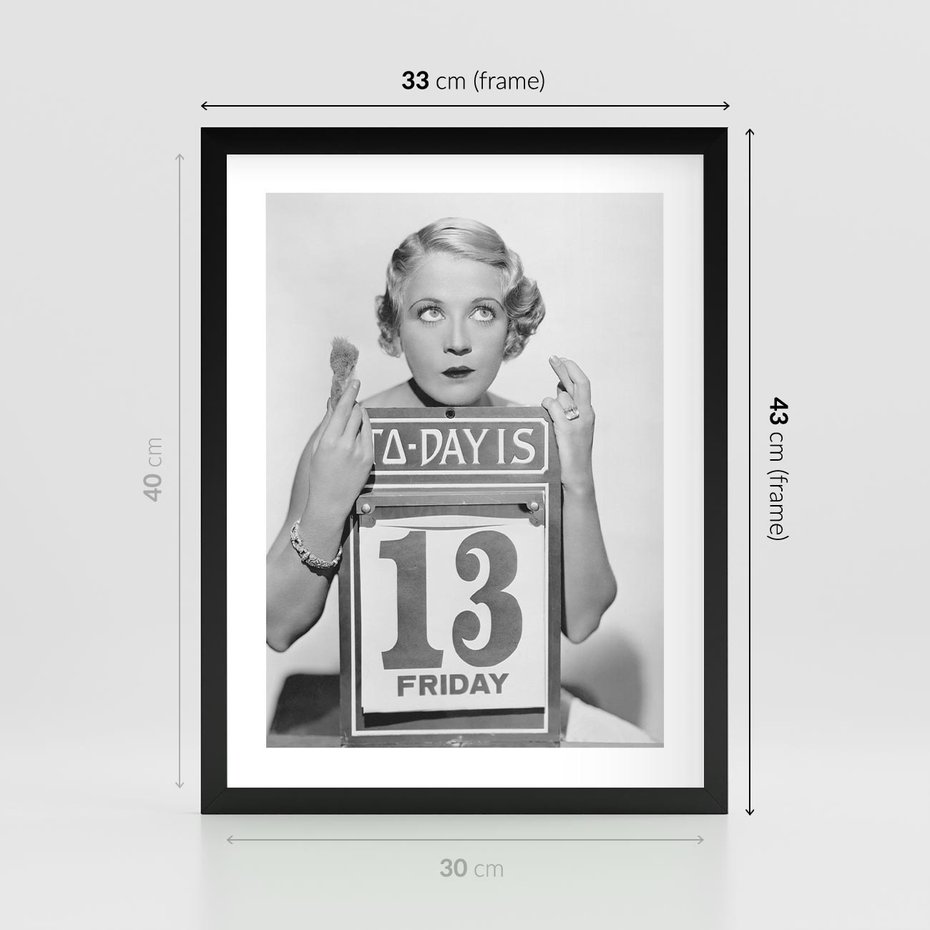 Plakat w ramie 30x40 - Czy to Pech - retro zdjęcie, czarno białe - rama czarna