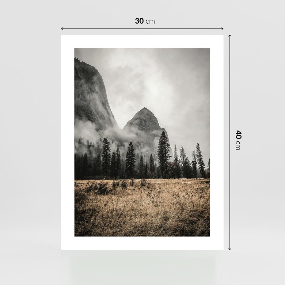 Plakat bez ramy 30x40 - Mglisty Pejzaż Górski: Urok Niewidzialnośc - góry, krajobraz