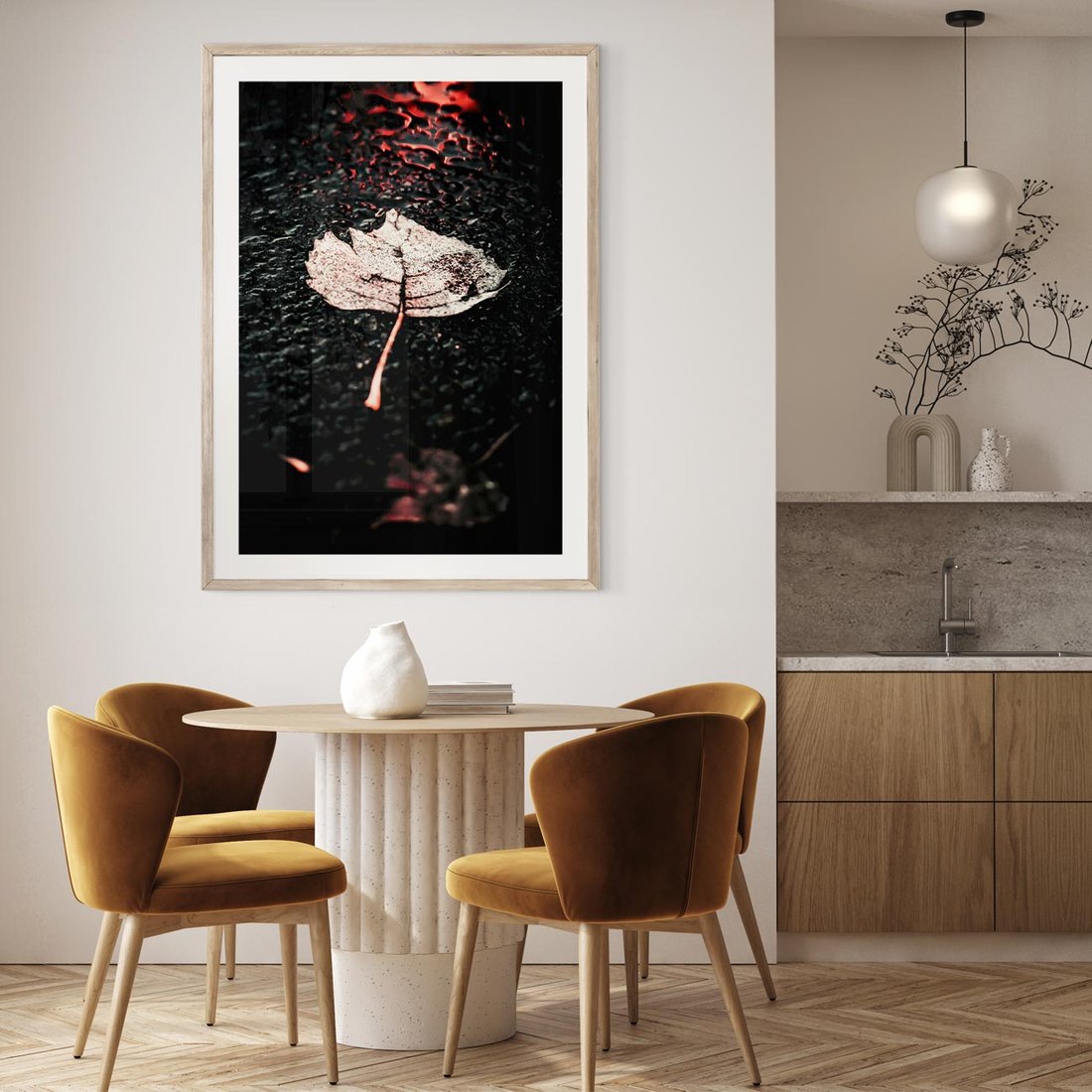 Plakat w ramie 50x70 - Jesień w Detalu: Liść na Mokrej Drodze - liść, jesień - rama drewno