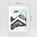 Plakat w ramie 30x40 - Domek w Górach w Białym Odcieniu - zima, domek w górach - rama biała