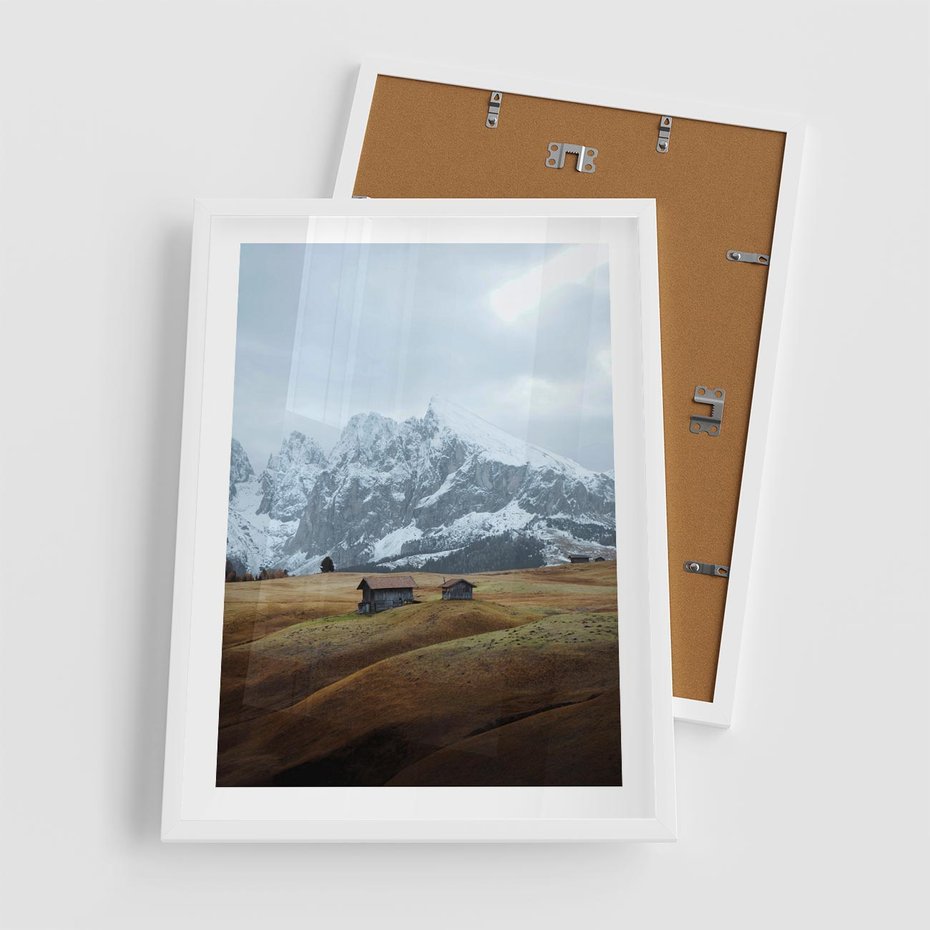 Plakat w ramie 50x70 - Odkryj Ich Urok - góry, skandynawia - rama biała