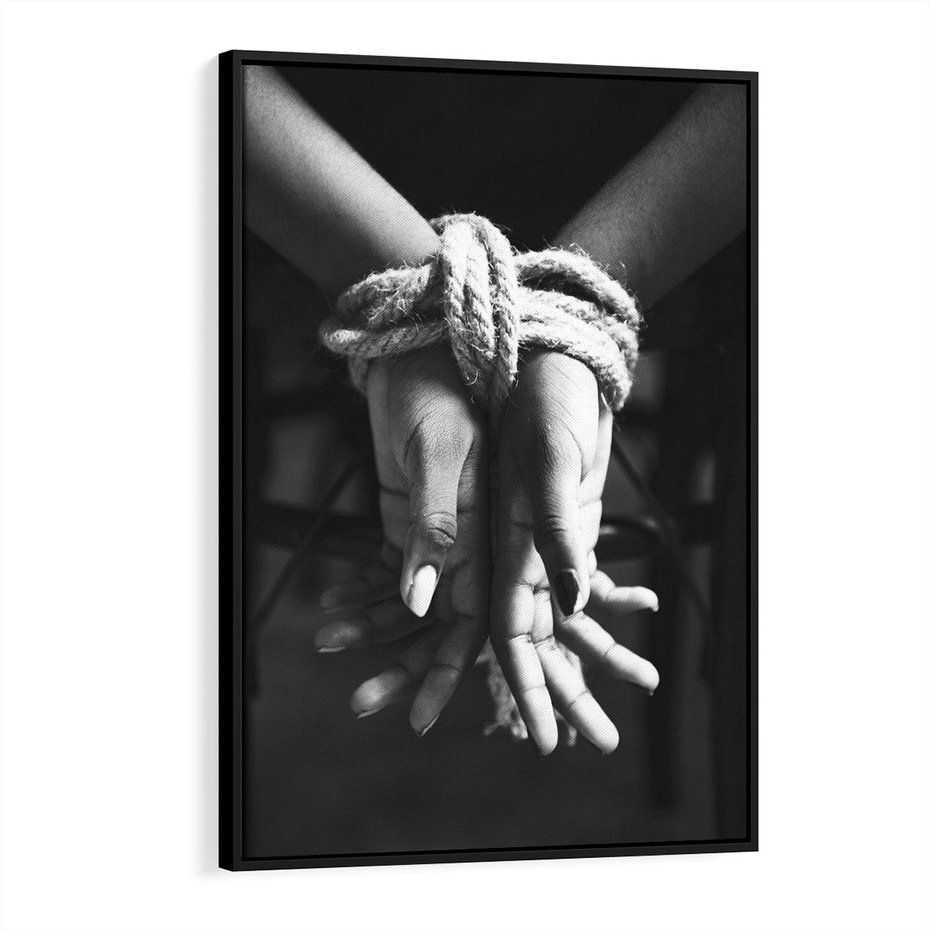 Obraz w ramie 50x70 - Splątane Uczucia - czarno biała fotografia, artystyczna - rama czarna