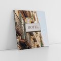 Obraz na płótnie 60x60 - Magiczne Spacery - hotel, uliczka