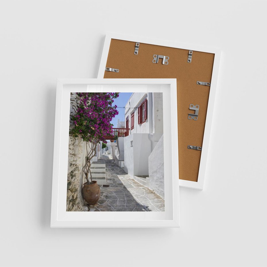 Plakat w ramie 40x50 - Perspektywiczna Uliczka: Miejski Labirynt - uliczka, perspektywa - rama biała