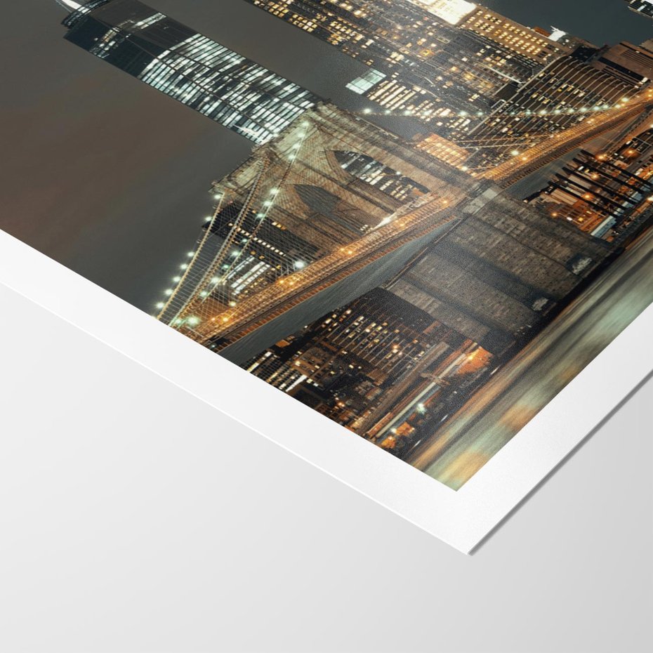 Plakat bez ramy 30x40 - Miasto rozświetlone nocnym blaskiem - miasto, nocą