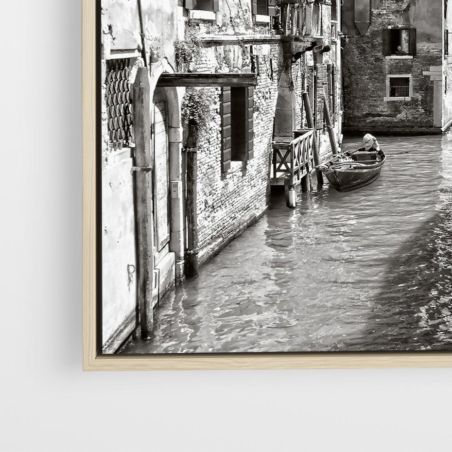 Obraz w ramie 80x80 - Weneckie Kanały - czarno białe zdjęcie, wenecja - rama drewno