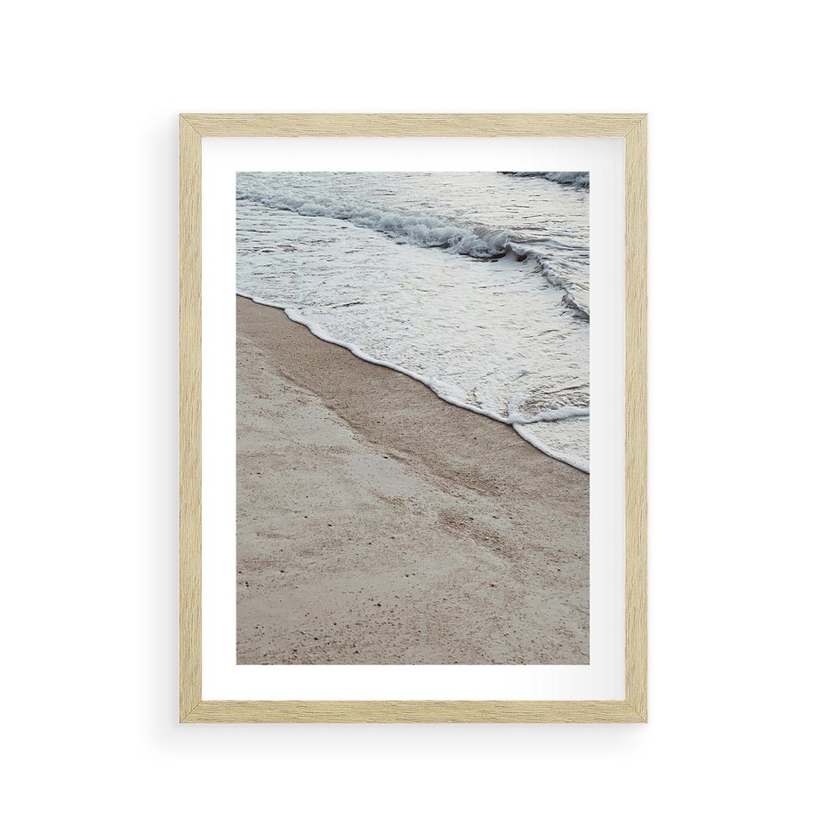 Plakat w ramie 30x40 - Brzeg Morza: Malownicza Plaża i Fale - morze, plaża - rama drewno