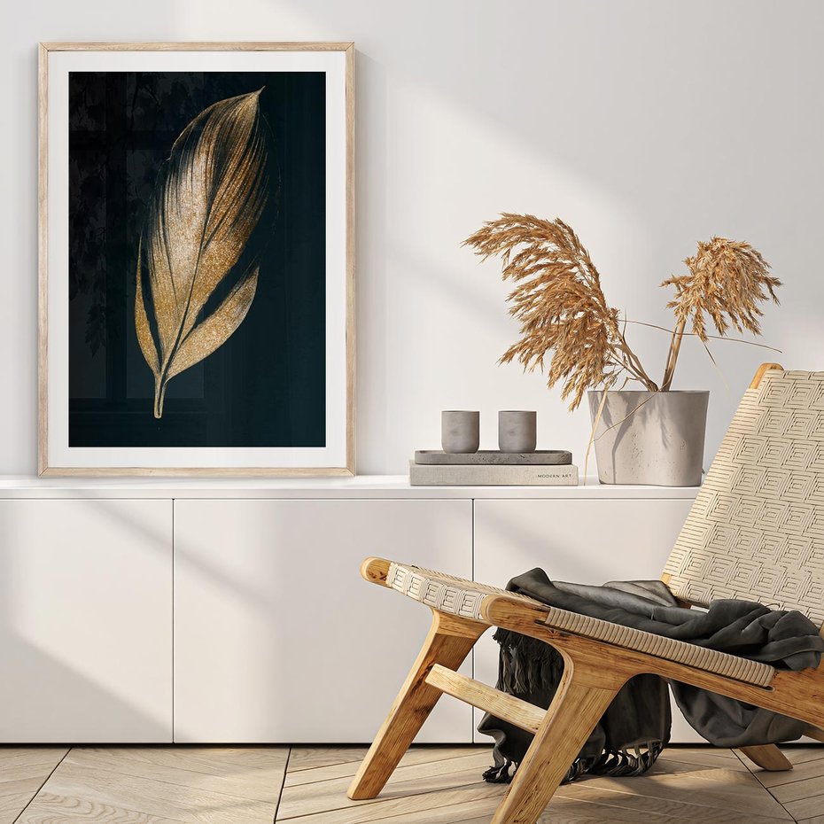 Plakat w ramie 40x50 - Mroczne Złoto - nowoczesna grafika, złoty liść na czarnym tle - rama drewno