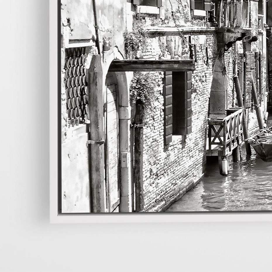 Obraz w ramie 120x80 - Weneckie Kanały - czarno białe zdjęcie, wenecja - rama biała
