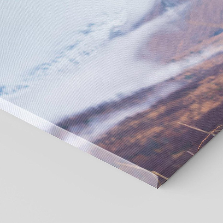 Obraz na płótnie 120x60 - Jeleń w Uśpionym Krajobrazie - jeleń na tle gór, ośnieżone góry