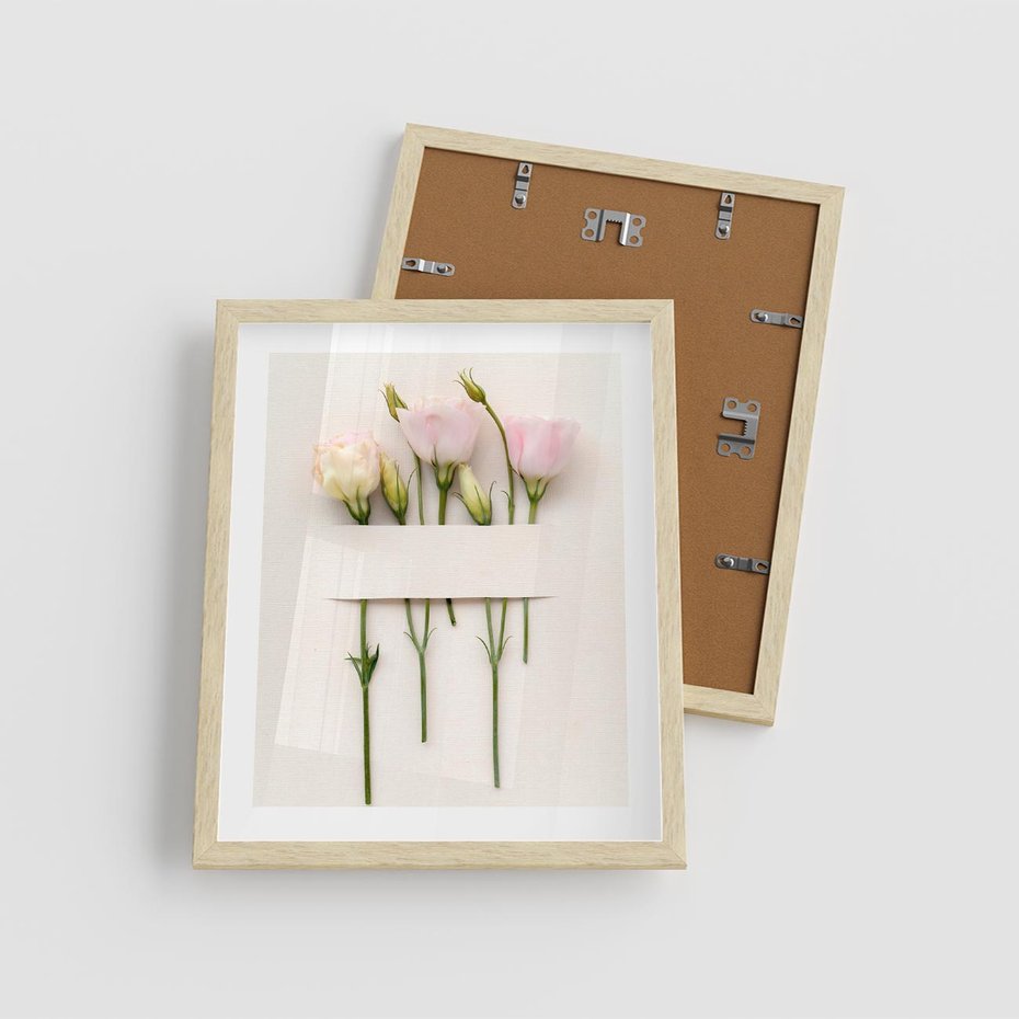 Plakat w ramie 40x50 - Białe kwiatowe uniesienia - białe, kwiaty - rama drewno