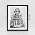 Plakat w ramie 40x50 - Czy to Pech - retro zdjęcie, czarno białe - rama czarna