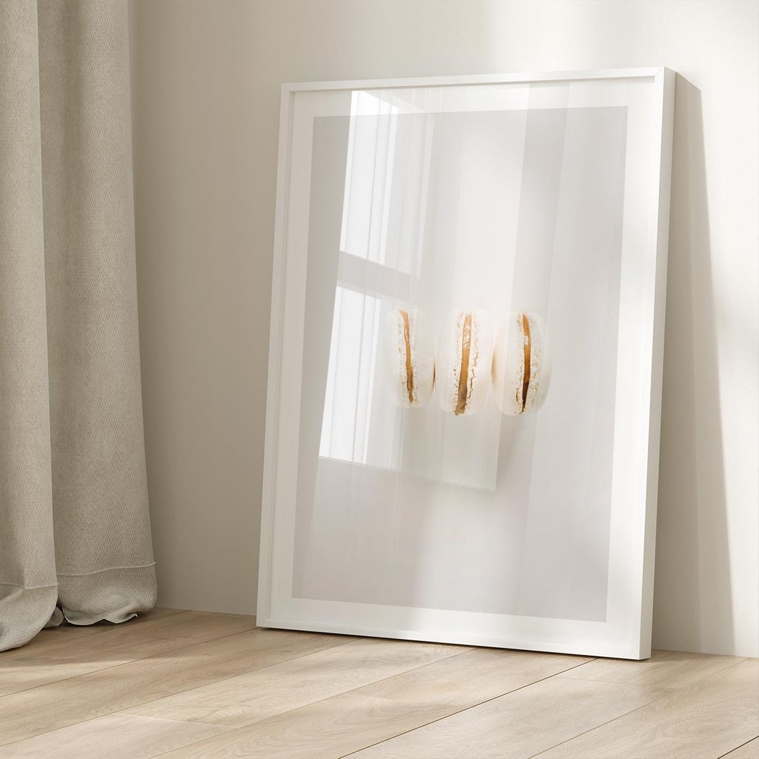 Plakat bez ramy 30x40 - Delikatność w Bieli - białe ciateczka. makaroniki, minimalistyczne zdjęcie