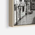 Obraz w ramie 80x80 - Weneckie Kanały - czarno białe zdjęcie, wenecja - rama drewno