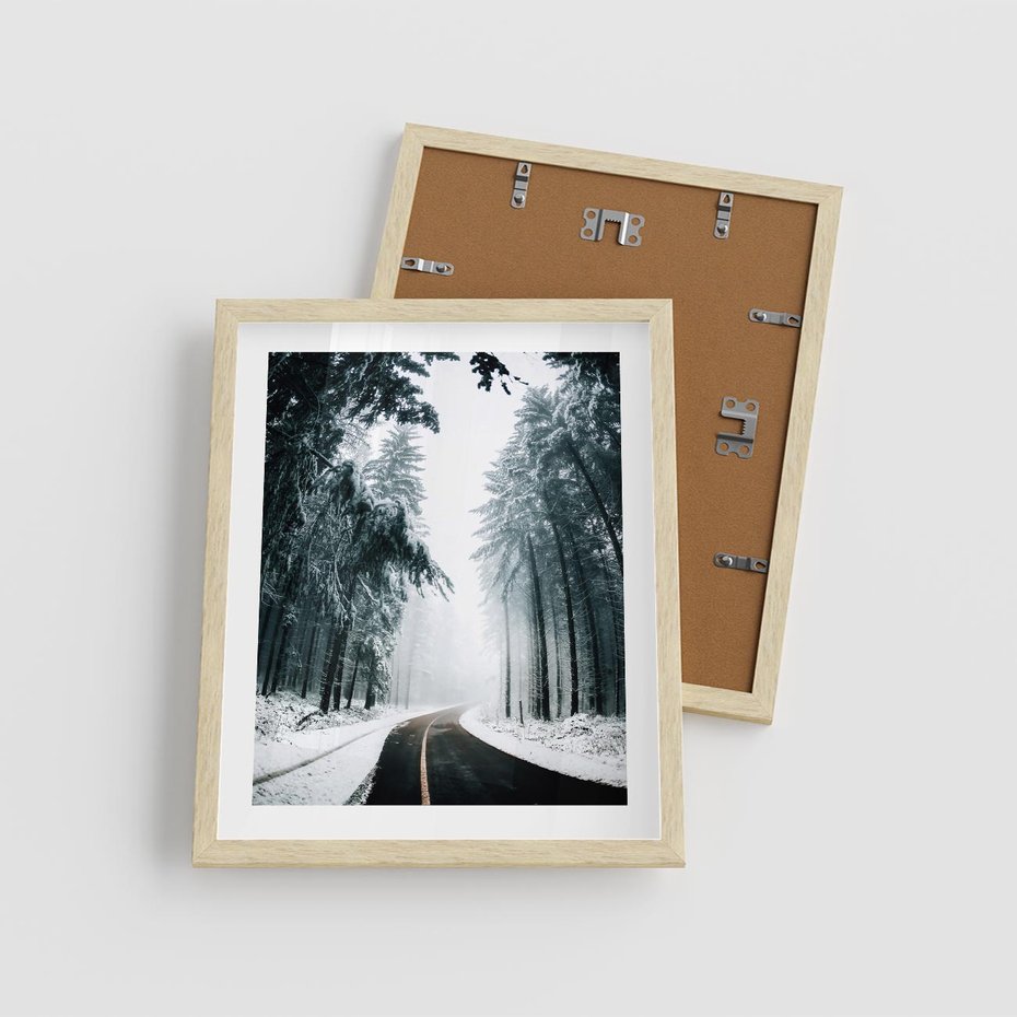 Plakat w ramie 40x50 - Droga przez Zimowy Las - drzewa, śnieg - rama drewno