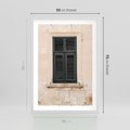 Plakat w ramie 50x70 - Urok Starego Okna z Zielonymi Okiennicami - stare okno, kamienica - rama biała