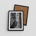 Plakat w ramie 30x40 - Magiczne spacery - uliczka, perspektywa - rama czarna