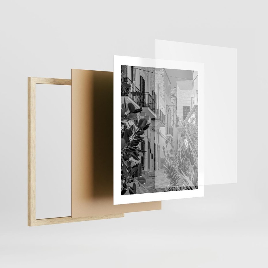 Plakat w ramie 40x50 - Nadmorska Uliczka - czarno białe zdjecie, uliczka w nadmorskim mieście - rama drewno