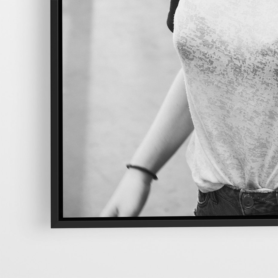 Obraz w ramie 50x70 - Letnia Młodość - nowoczesna fotografia, czarno biała - rama czarna